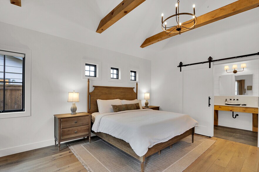 More Photos Of 560 E Main Ave, Sisters Hotel For Sale