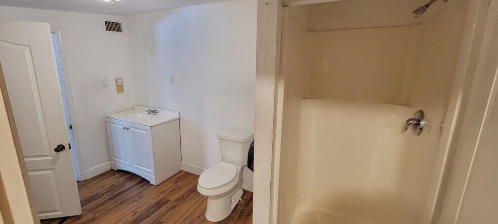 More Photos Of 1901 W Sligh Ave, Tampa Office For Sale