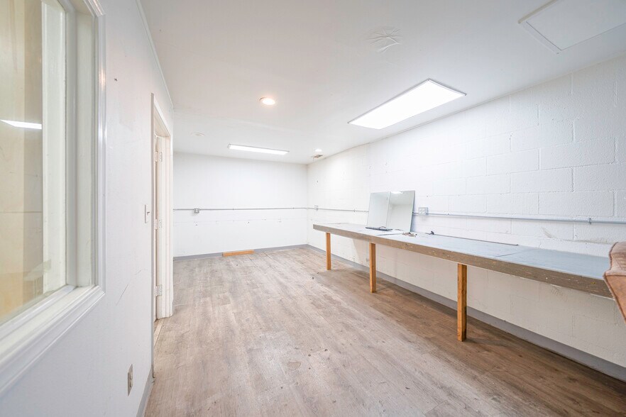 More Photos Of 6943 Eton Ave, Canoga Park Manufacturing For Sale