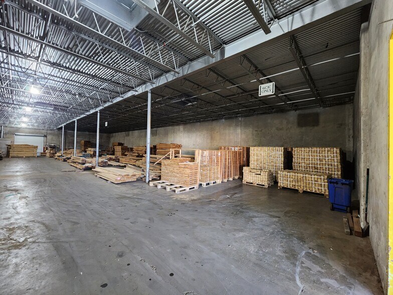 More Photos Of 866 River Rd, Valley Manufacturing For Sale