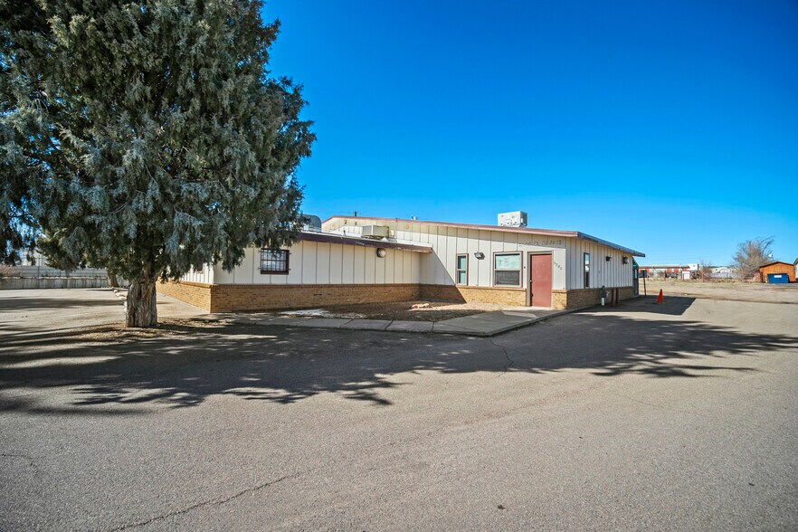 More Photos Of 5280 Edison Ave, Colorado Springs Veterinarian Kennel For Sale