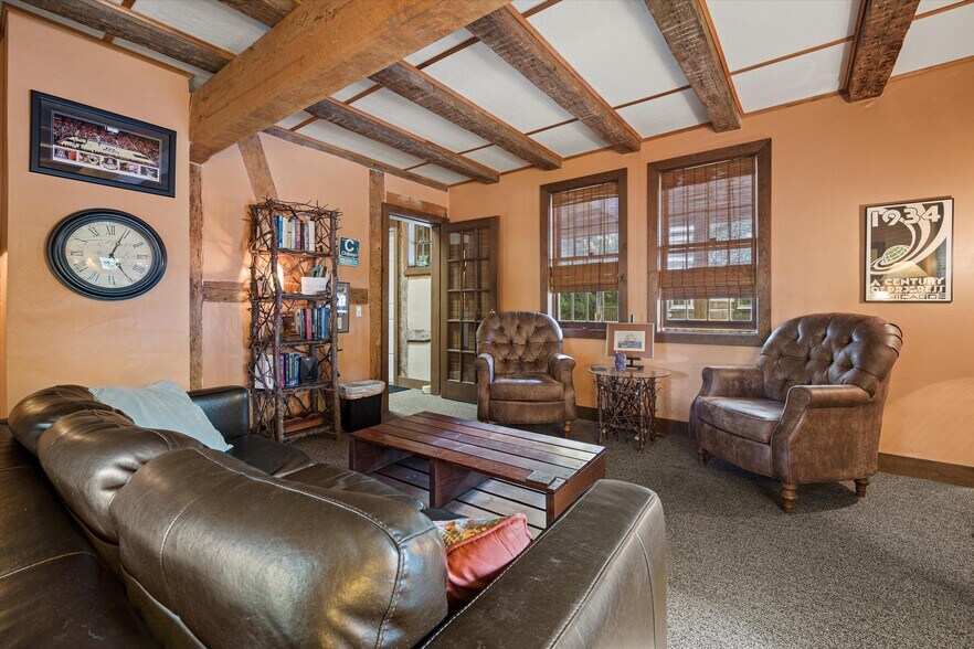 More Photos Of 14135 N Cedarburg Rd, Mequon Office For Lease
