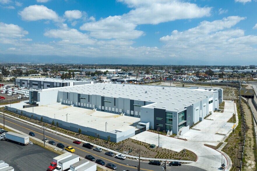 More Photos Of 10271 Almond Ave, Fontana Warehouse For Lease