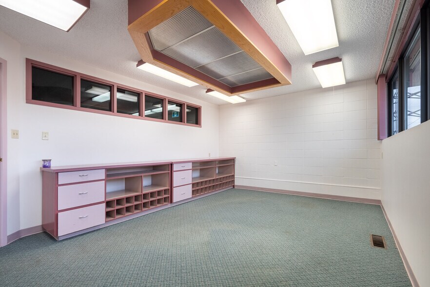 More Photos Of 6209 44 St, Lloydminster Office For Lease