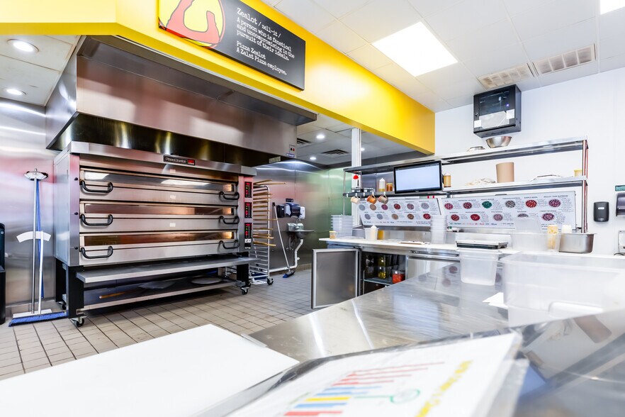 More Photos Of 510 Gray St, Houston Freestanding For Sale