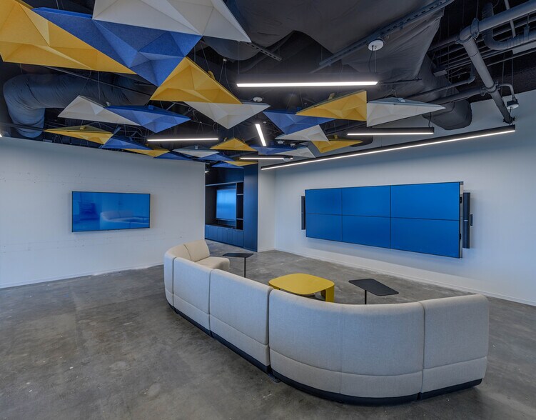 More Photos Of 575 N Dairy Ashford Rd, Houston Office For Sale