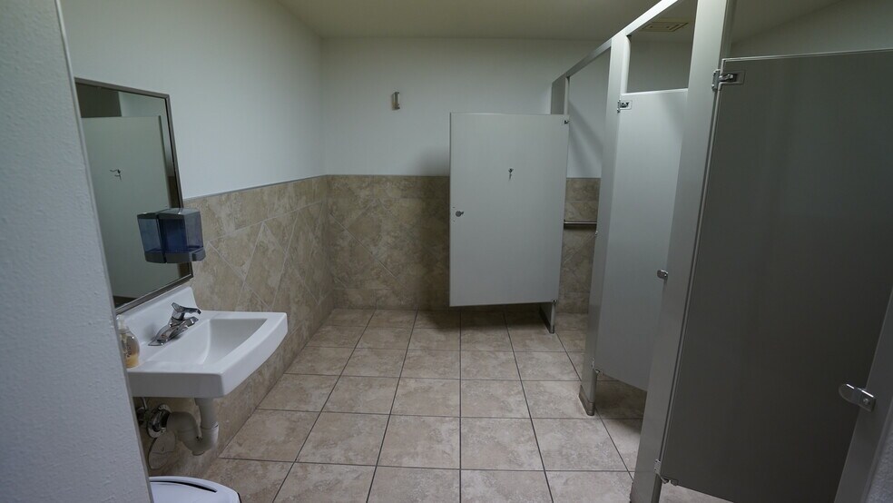 More Photos Of 731 Pilot Rd, Las Vegas Light Distribution For Lease