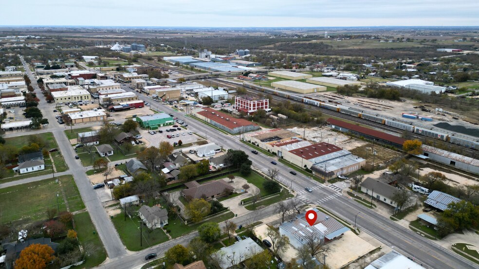 More Photos Of 500 W 2nd St, Taylor Freestanding For Sale