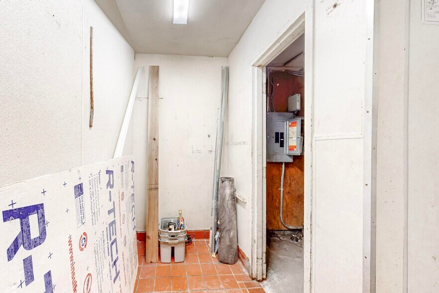 More Photos Of 3558 Wheaton Way, Bremerton Restaurant For Sale