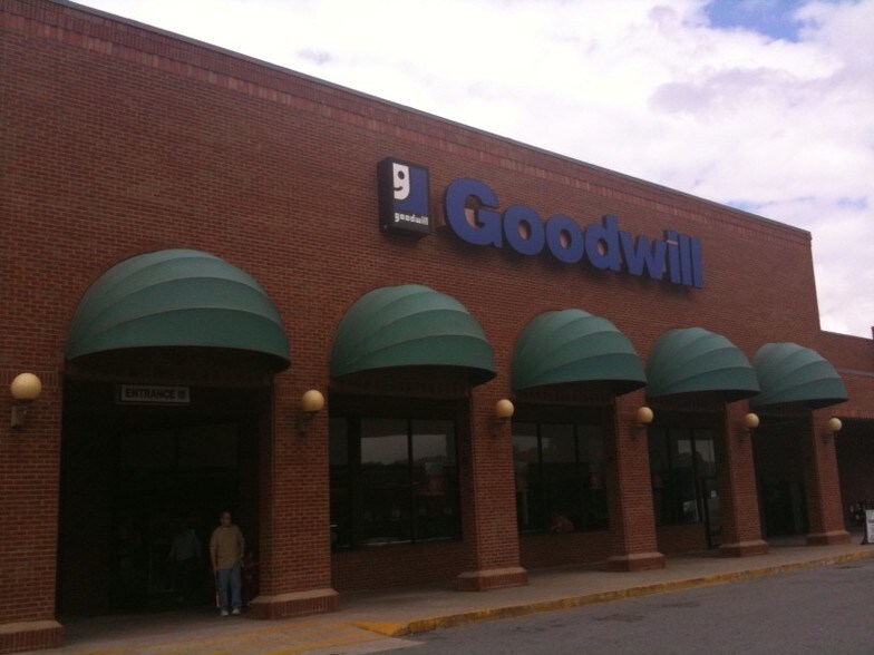 More Photos Of 9425 Highway 92, Woodstock Restaurant For Lease