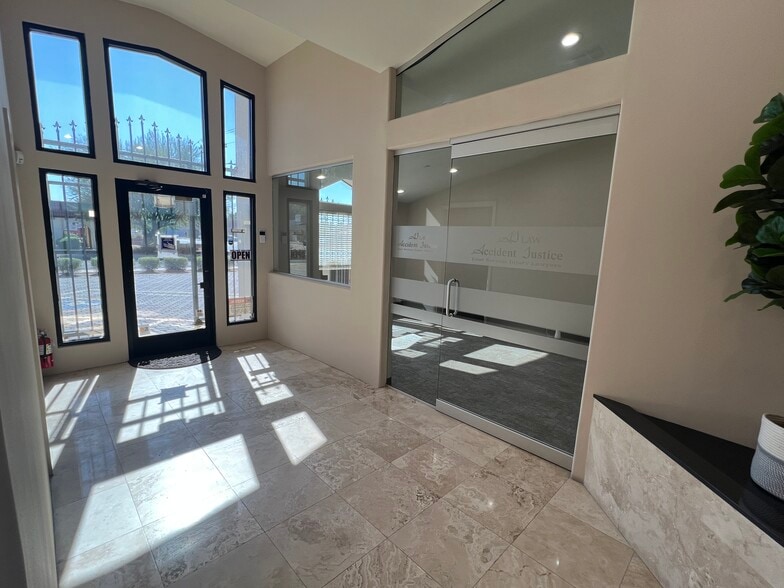 More Photos Of 7201 N 7th St, Phoenix Loft Creative Space For Sale