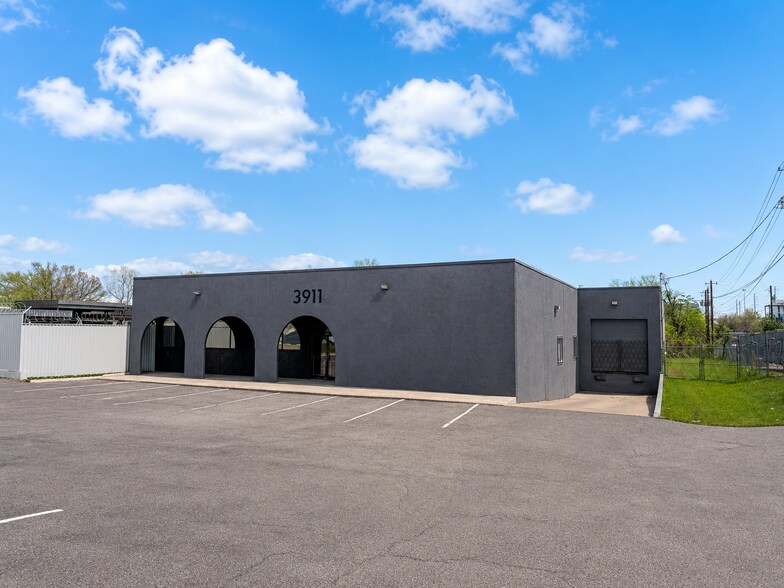 More Photos Of 3911 Woodbury Dr, Austin Warehouse For Lease