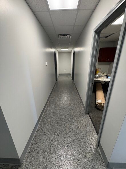 More Photos Of 5513 N Oxford St, Indianapolis Service For Lease