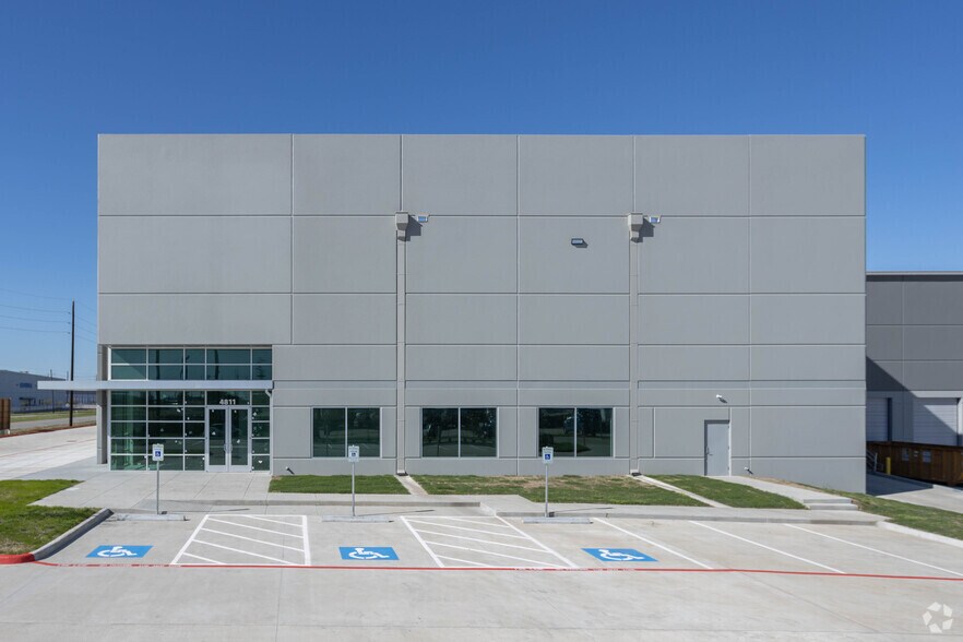 More Photos Of 4811 Underwood Rd, Pasadena Warehouse For Lease