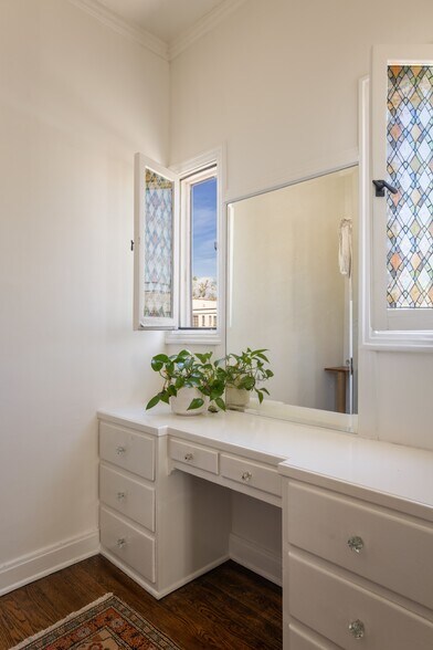 More Photos Of 326 N Sycamore Ave, Los Angeles Apartments For Sale
