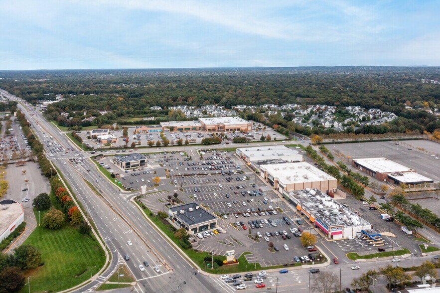 More Photos Of 2021-2093 Smith Haven Plz, Lake Grove Unknown For Lease