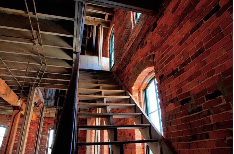 More Photos Of 160 N Main St, Mansfield Warehouse For Lease