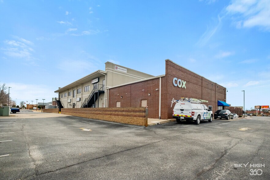 More Photos Of 201 SW 14th St, Bentonville Unknown For Lease