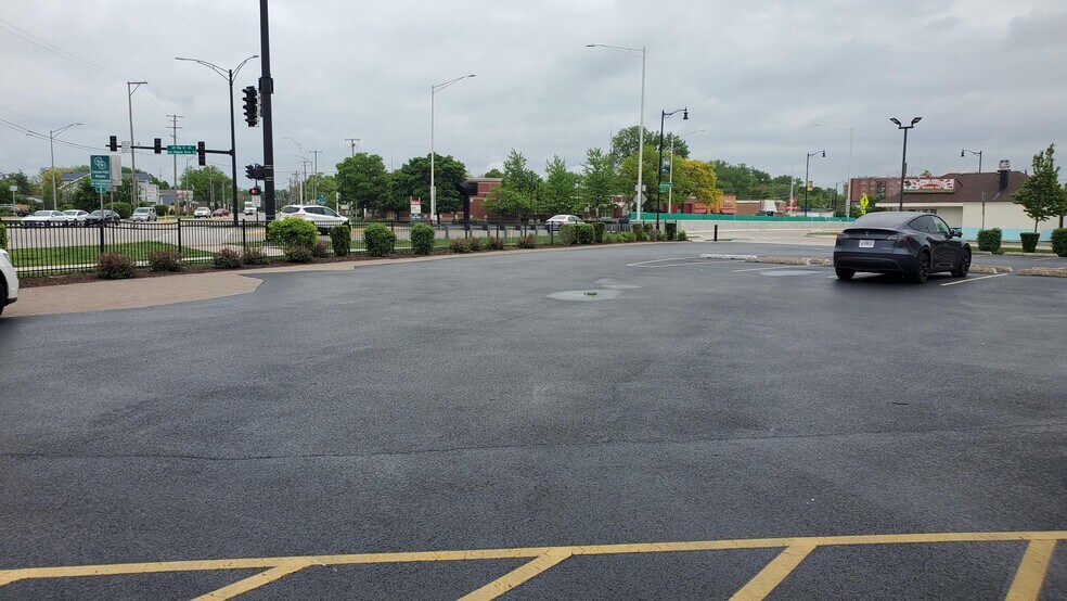 More Photos Of 1529 Rand Rd, Des Plaines Auto Dealership For Lease
