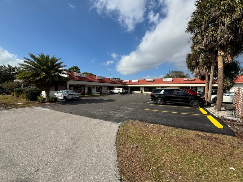 More Photos Of 10823 Tamiami Trl N, Naples Unknown For Lease