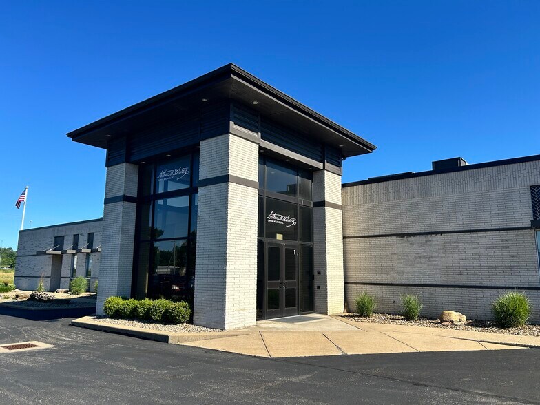 More Photos Of 8000 Freedom Ave NW, North Canton Distribution For Lease