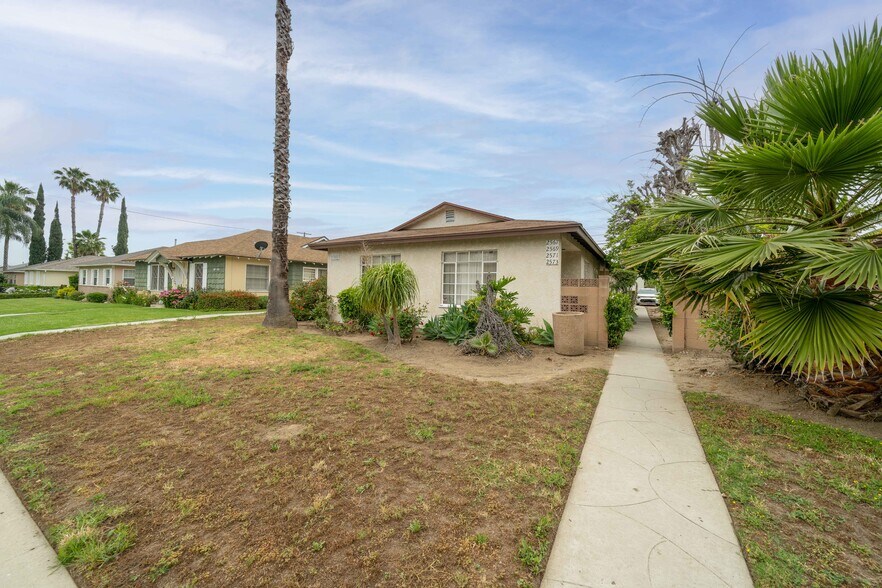 More Photos Of 2569 N Lincoln St, Burbank Multifamily For Sale