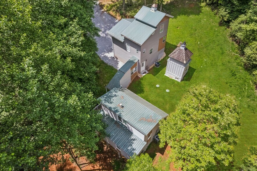 More Photos Of 375 Deerfield Dr, Dahlonega Multifamily For Sale