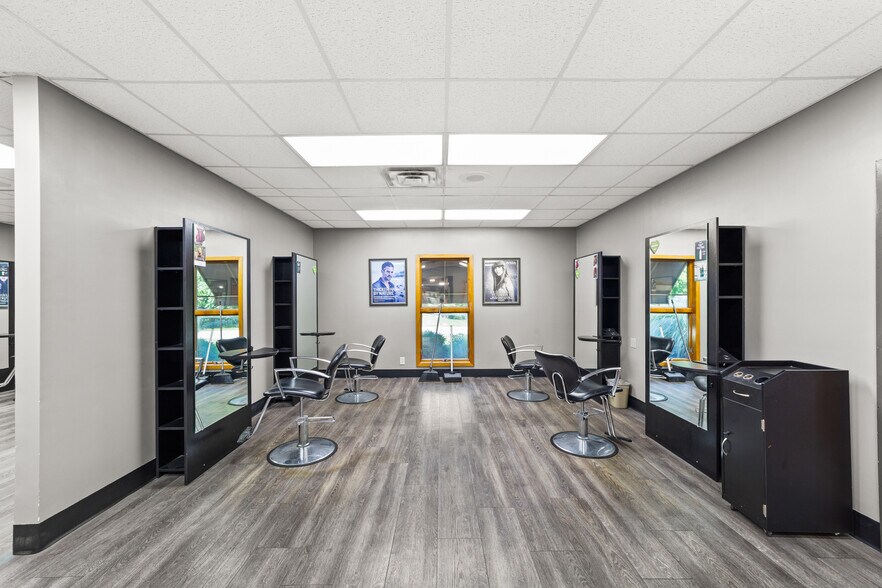 More Photos Of 6071 Old Middle Ridge Rd, Lorain Office For Sale