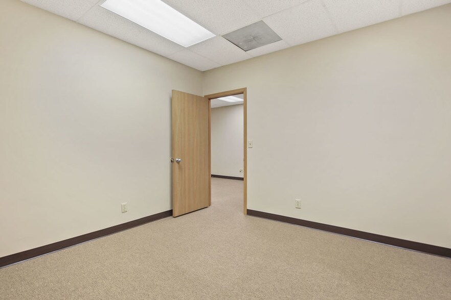 More Photos Of 110-114 S Rum River Dr, Princeton General Retail For Lease