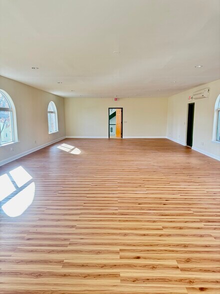 More Photos Of 1582 Lincoln Hwy, Edison Office For Lease
