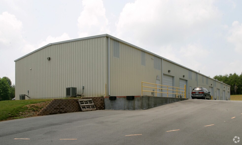More Photos Of 3663-3673 Alamance Rd, Burlington Flex For Lease