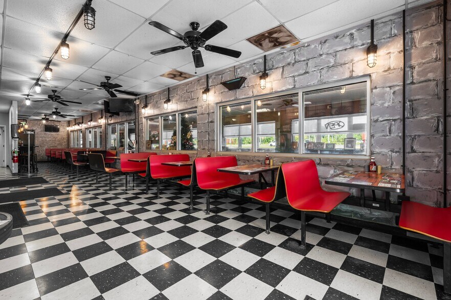 More Photos Of 120 Bank St, Sanford Restaurant For Sale