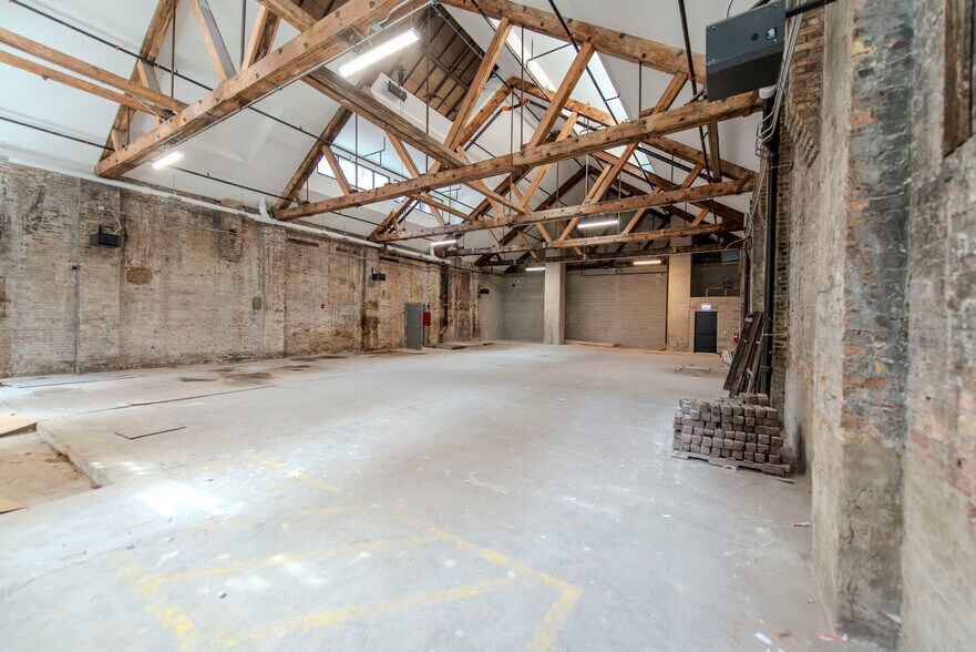 More Photos Of 210-212 N Aberdeen St, Chicago Apartments For Lease