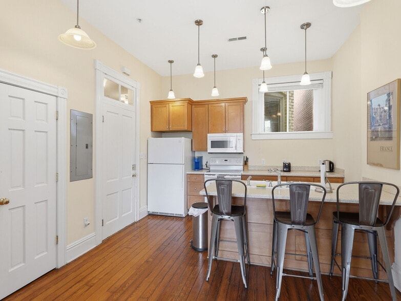More Photos Of 8-10 E Main St, Richmond Apartments For Sale