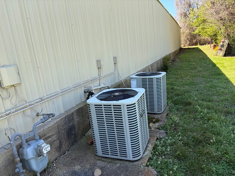 More Photos Of 601 W Lacy St, Palestine General Retail For Sale