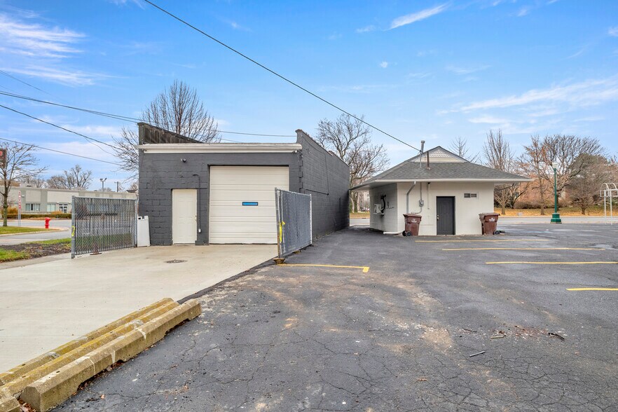 More Photos Of 35812 W Michigan Ave, Wayne Carwash For Lease