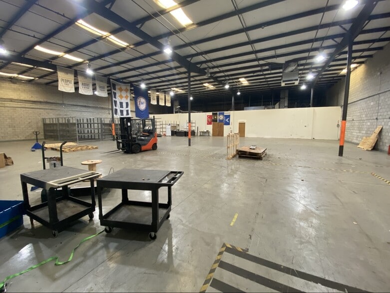 More Photos Of 500 Woodlake Dr, Chesapeake Light Manufacturing For Lease