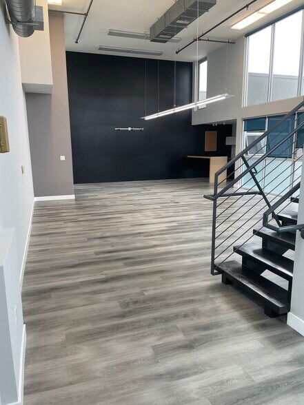 More Photos Of 2332 Cotner Ave, Los Angeles Loft Creative Space For Lease