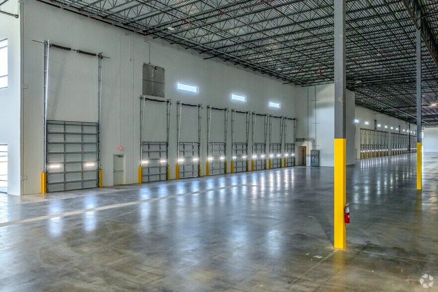 More Photos Of 3411 Mingo Rd, Denton Unknown For Lease