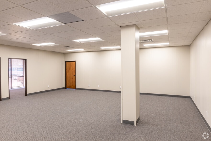 More Photos Of 2515 Willowbrook Rd, Dallas Warehouse For Lease