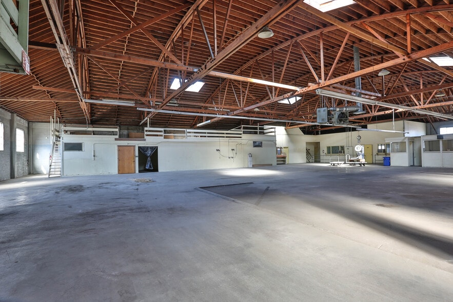 More Photos Of 940 S Amphlett Blvd, San Mateo Manufacturing For Lease