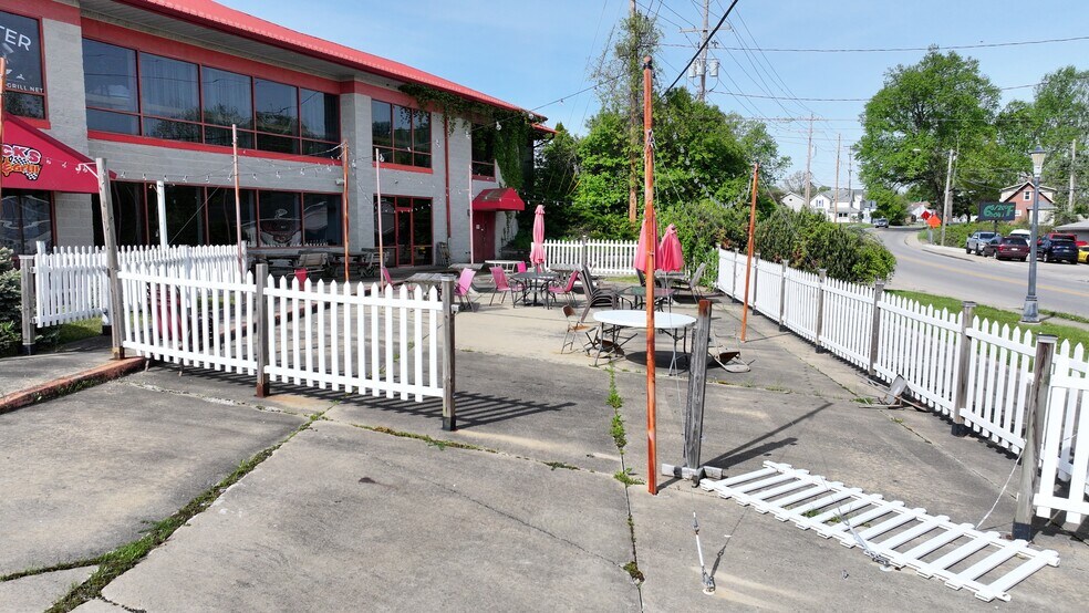 More Photos Of 192 E Main St, Lexington Restaurant For Sale