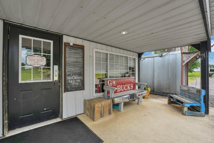 More Photos Of 11850 Walnut St, Adelphi Restaurant For Sale