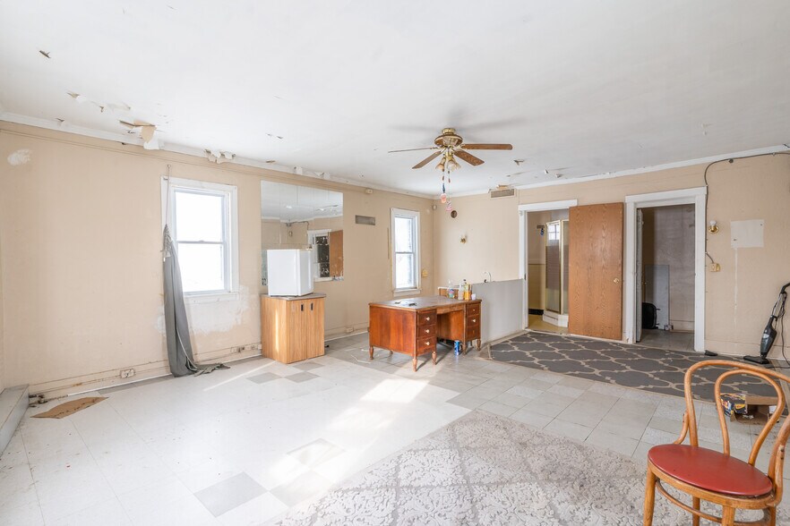 More Photos Of 392 Lyell Ave, Rochester Bar For Sale