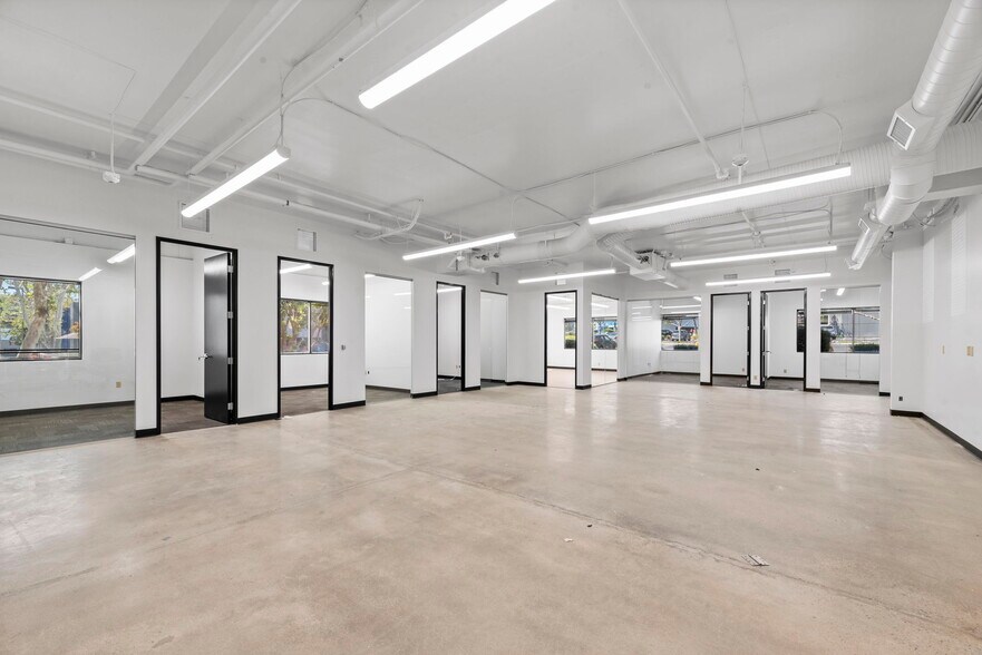 More Photos Of 26635-26637 W Agoura Rd, Calabasas Office For Lease