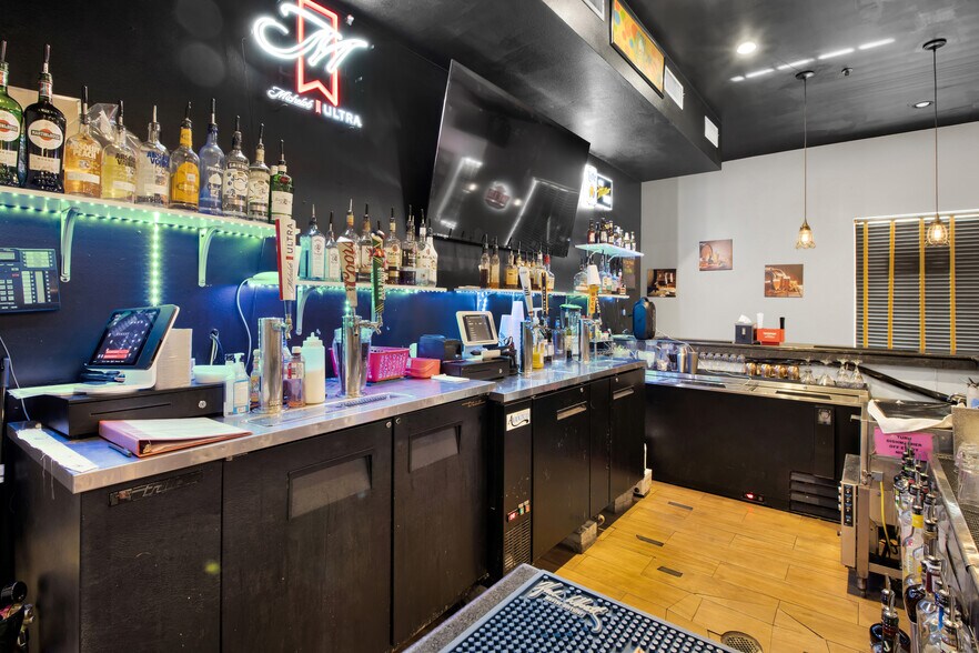 More Photos Of 410 Us Highway 79 S, Henderson Hotel For Sale