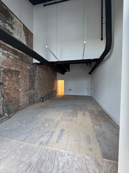 More Photos Of 128 N Water Ave, Gallatin Storefront For Lease
