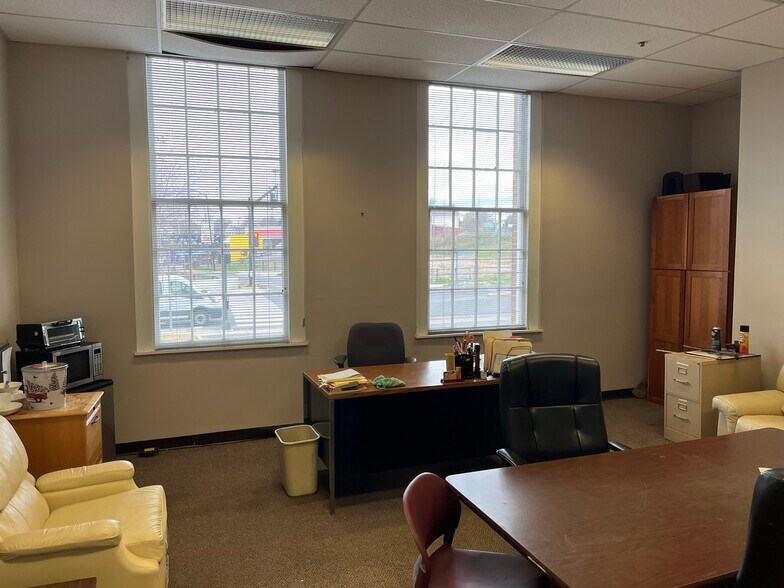 More Photos Of 1 Allen St, Springfield Manufacturing For Sale