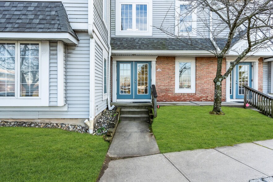 More Photos Of 1 Bethany Rd, Hazlet Office For Lease