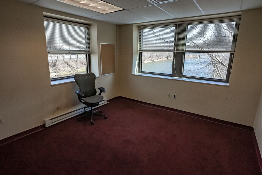 More Photos Of 253 E Washington St, New Castle Office For Lease